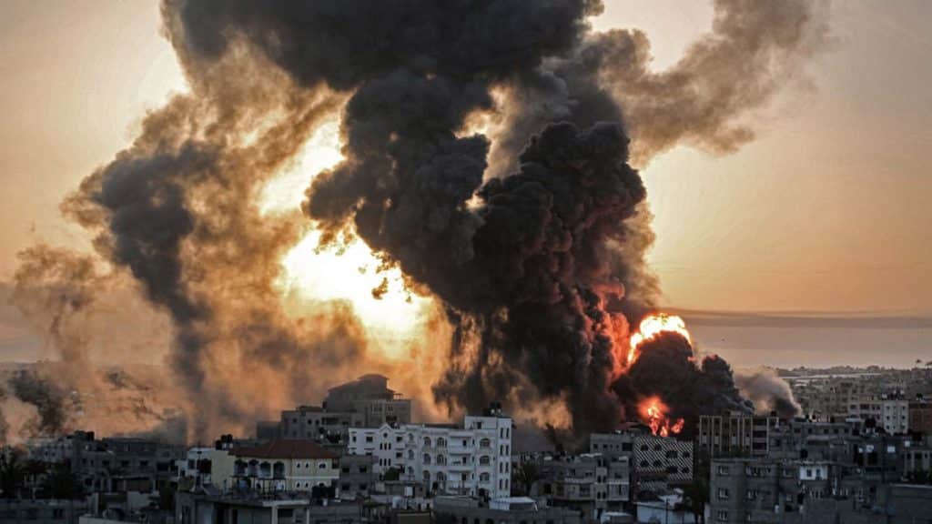 Masivo bombardeo sobre la Franja de Gaza por parte del Ejército de Israel, asesina a más de 400 palestinos y deja cerca de 600 heridos.