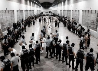 Venezuela denuncia crímenes cometidos por EEUU contra venezolanos Migrantes venezolanos trasladados al CECOT en El Salvador, evidencian la criminalización de EEUU denunciada ante la ONU.