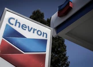 Venezuela acusa a sectores radicales por revocación de licencia a Chevron