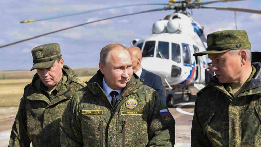 Putin visita Kursk e inspecciona centro de mando militar, ante avance del Ejército de Rusia en la liberación de la provincia.