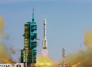 China lanza con éxito su nueva misión tripulada al espacio Cohete Larga Marcha 2F de China despega con éxito hacia la estación espacial china