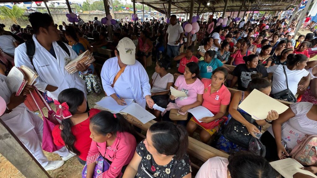 Miles de mujeres de la Costa Caribe Norte de Nicaragua fueron atendidas en Mega Feria de la Salud