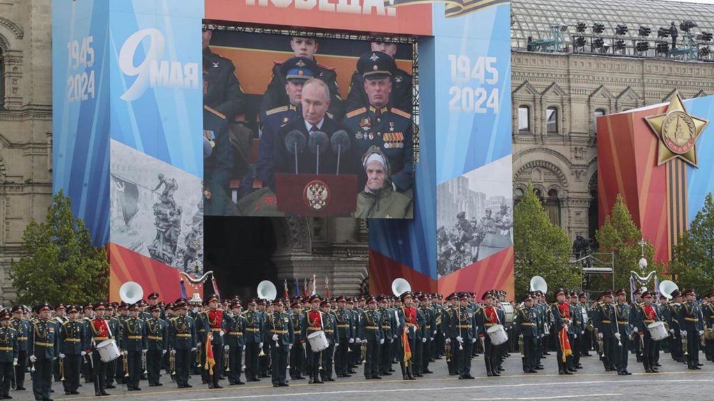 Rusia denuncia amenazas de Zelenski y exige respeto durante el desfile del Día de la Victoria