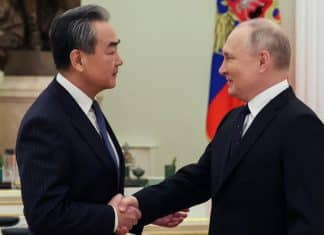 Vladímir Putin se reúne con el canciller de China en Moscú En el encuentro del presidente ruso y el Ministro de Asuntos Exteriores de China se anunció la próxima reunión entre los líderes de Rusia y China.