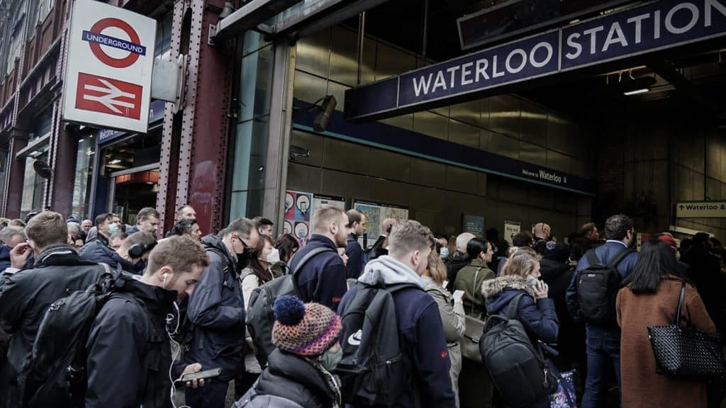 Apagón eléctrico deja tres líneas de tren fuera de servicio en Londres