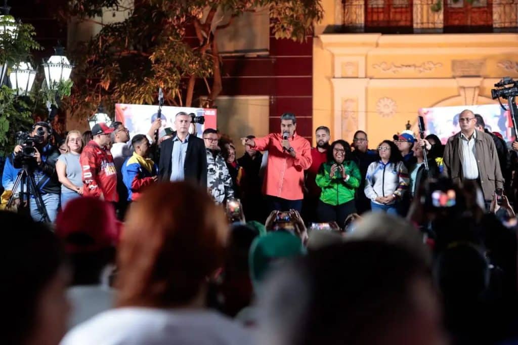 Maduro celebra el triunfo popular y promete apoyo total al Esequibo