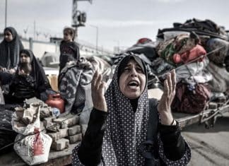 Israel intensifica ataques y ordena más desplazamientos forzados en Gaza