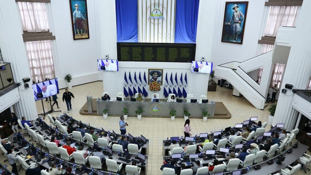 Reformas constitucionales sobre nacionalidad afianzan la lealtad a la patria.