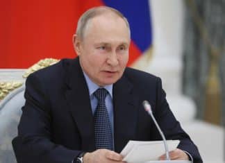 Putin plantea restringir a empresas extrajeras que anunciaron su salida de Rusia El presidente Vladimir Putin arremete contra empresas de tecnología extranjera que anunciaron su salida y aún generan ganancias en el mercado ruso