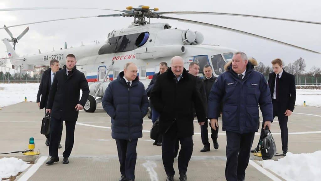 Rusia confirma ataque masivo con drones a helicóptero presidencial estuvo en el epicentro de un durante la visita a Kursk
