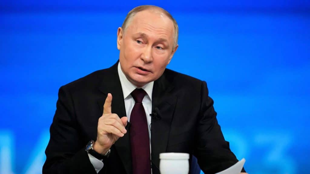El presidente Vladímir Putin señaló de hipócritas las acciones de Occidente, destacando que Rusia encuentra sola frente al conjunto occidental