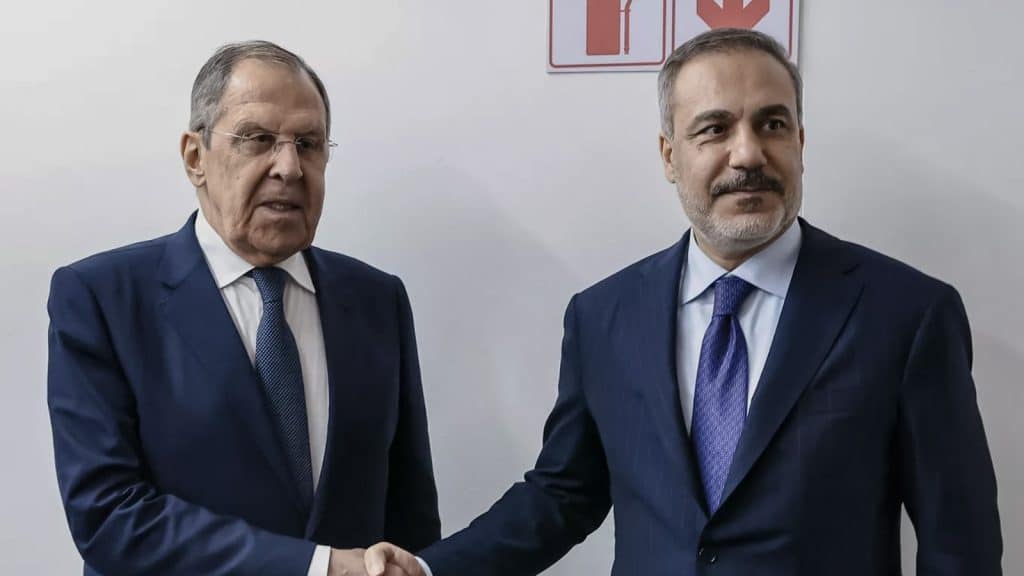 Canciller ruso Serguéi Lavrov dialoga con su homólogo de Turquía Hakan Fidan sobre negociaciones Rusia-Ucrania en Estambul