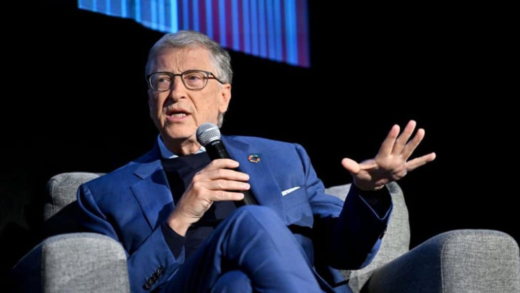 IA abre oportunidades, pero también plantea dilemas sociales según Bill Gates.