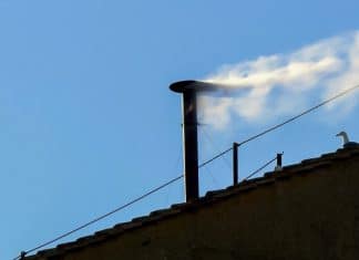 ¡Humo blanco en el Vaticano! El cónclave elige al nuevo papa El nuevo líder de la Iglesia católica será presentado públicamente en las próximas horas.