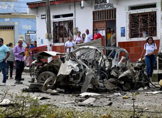 Alerta máxima en Colombia por siete atentados y tres víctimas mortales Ataque por explosiones cerca de estaciones policiales y edificios comunales activan la alerta máxima en Colombia