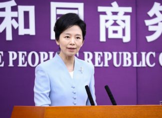 China rechaza aumento de aranceles a las importaciones de acero y aluminio por EEUU China pide a EEUU evitar el uso excesivo de la seguridad nacional para imponer aranceles y desestabilizar el comercio global.