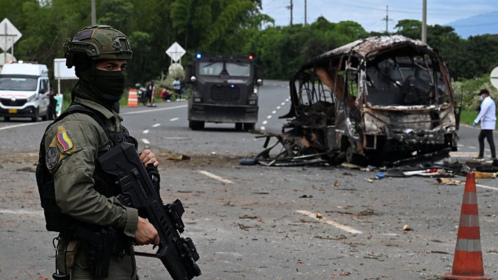 Más de 20 atentados simultáneos en Colombia, serán investigados con ayuda de EEUU. 