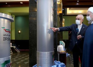 Irán anuncia nuevo logro en combustible nuclear El ayatolá Alí Jameneí anunció un nuevo avance nuclear en Irán y denunció la doble moral estadounidense