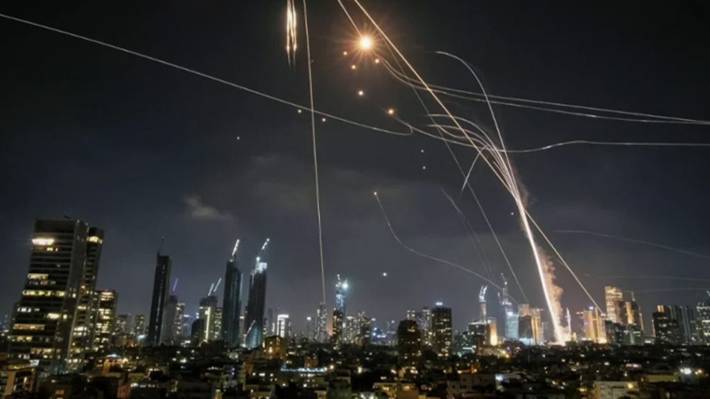 Israel permanece bajo fuego tras respuesta de Irán 
