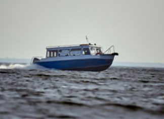 Marinos sobreviven tras 15 horas de naufragio en el Caribe de Nicaragua Little Corn Island celebra el rescate de dos pescadores desaparecidos tras naufragio de 15 horas.