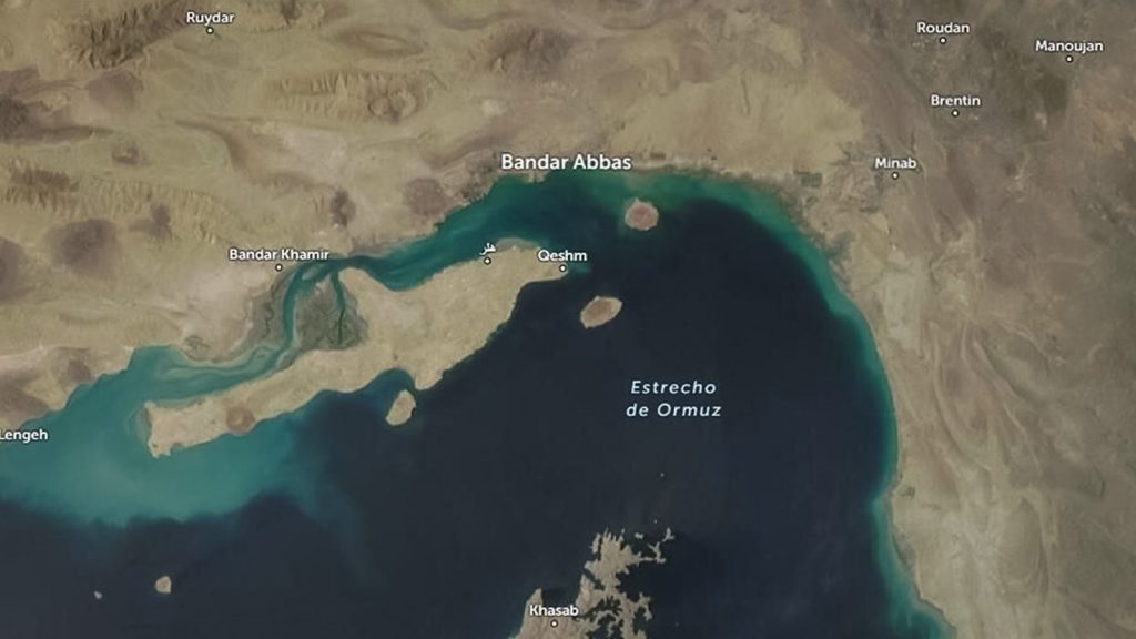 Irán advierte el cierre de Ormuz ante escalada israelí, lo que podría aumentar los precios del petróleo mundial.