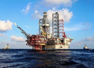 Petróleo podría llegar a 300 dólares por conflicto entre Israel e Irán Posibles bloqueos en Oriente Medio amenazan con crisis energética mundial, alertan expertos.