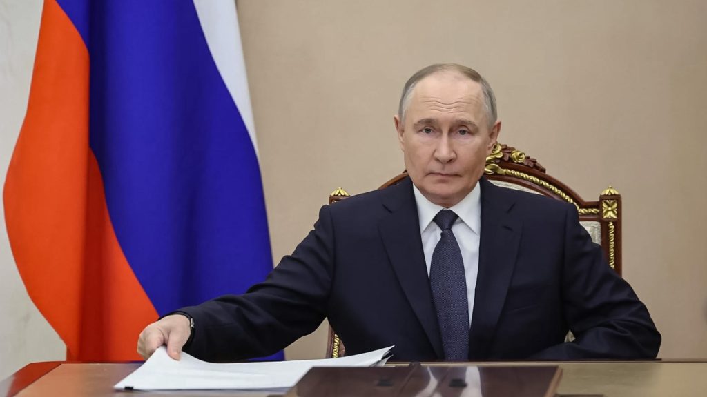 Presidente de Rusia se mantiene en contacto directo con partes del conflicto, y afirma estar listo para ser mediador. 