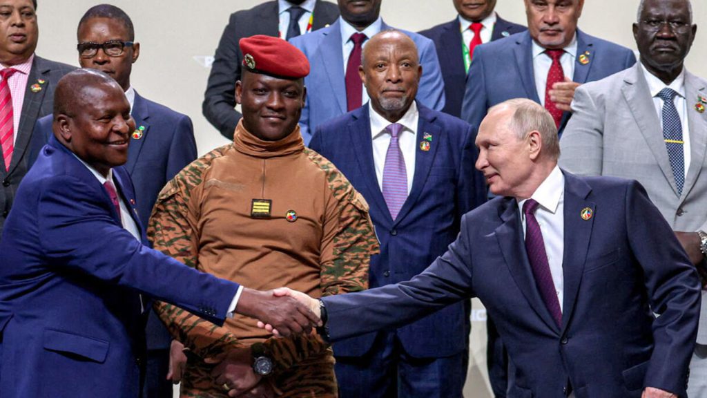 Moscú impulsa relaciones integrales con África centradas en comercio, infraestructura y recursos estratégicos.