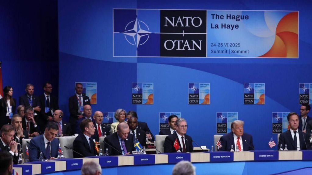 Canciller de Rusia afirma que la OTAN se encamina al colapso por gasto excesivo.