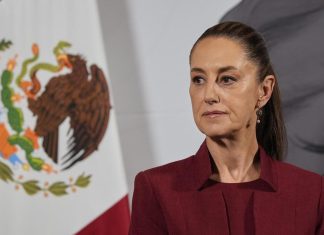 Sheinbaum descarta que México actúe como “tercer país” en crisis migratoria de EEUU México brinda ayuda humanitaria, pero no asume compromisos migratorios como tercer país, reitera Sheinbaum.