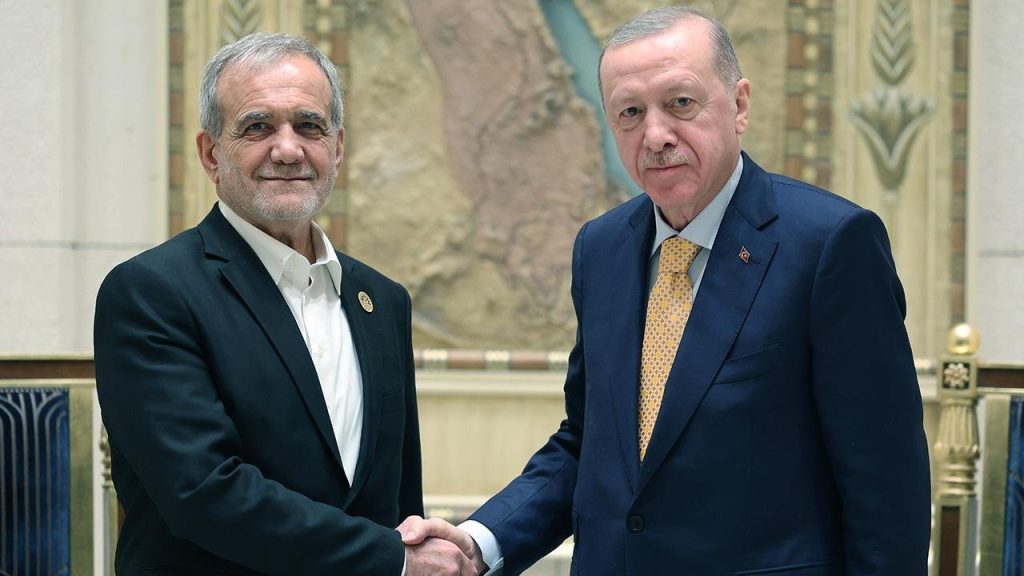 Turquía propone un cese inmediato al fuego y retomar el camino diplomático.