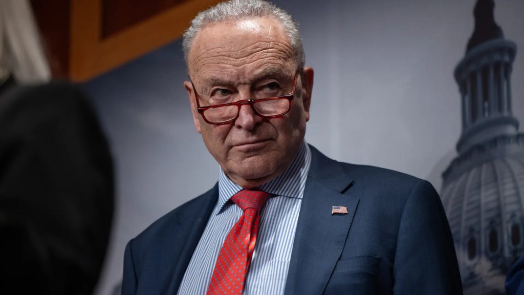 Schumer acusa a Trump de usar el acuerdo para desviar la atención del caso Epstein