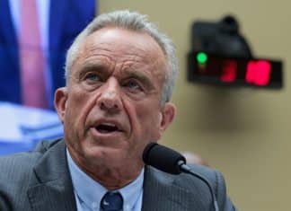 Kennedy Jr: El sistema de salud de EEUU está hecho para que sigamos enfermos El 80 % de los médicos en EEUU trabaja hoy para corporaciones, afirma Kennedy Jr.