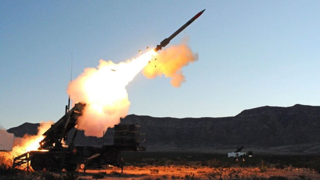 Pese a pocas reservas de armamento EEUU tendría que recurrir a armas nucleares, advierte Exasesor 