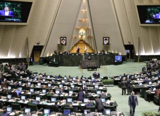 Irán: Inspectores del AIEA ocultaban chips espías en sus zapatos Canciller iraní advierte que cooperación con la AIEA será limitada y bajo estricta supervisión.