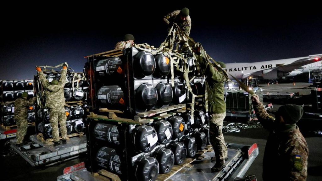 Donald Trump afirmó que es necesario garantizar las reservas militares de EEUU antes de enviar armamento a Kiev. 