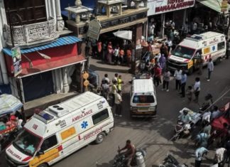 Estampida humana deja varios muertos y heridos en India Trágica estampida cerca del templo Mansa Devi al norte de India, deja varios muertos y heridos