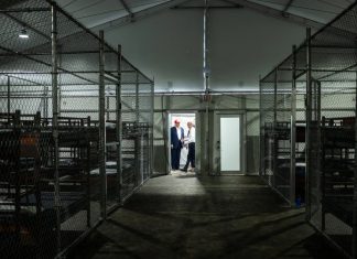 Trump encarcelará primer grupo de migrantes en centro de detención “Alligator Alcatraz”