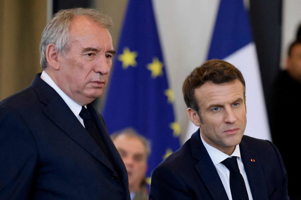 Francia implementa plan de austeridad que excluye el gasto militar