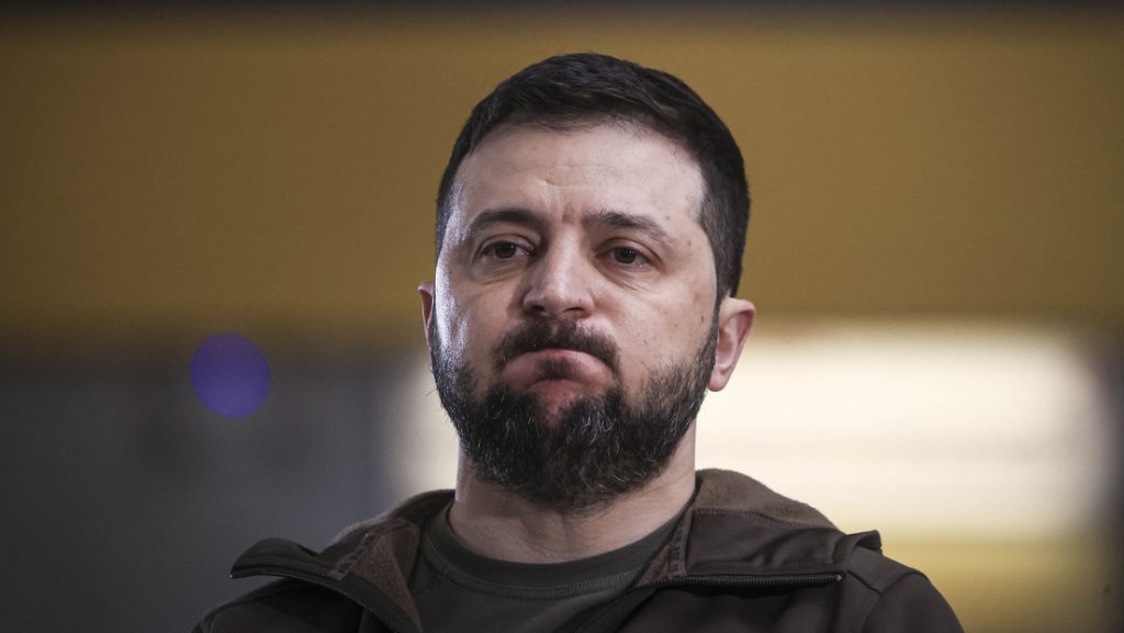 Agrupación de Zelenski acusada de transferir millones de dólares a cuentas en Oriente Medio