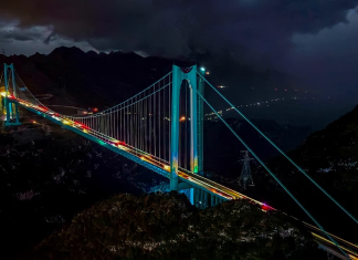 China inaugura el puente más alto del mundo Reducción de tiempos de viaje: de más de dos horas a apenas dos minutos