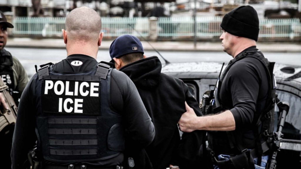 Trump autoriza al Servicio de Control de Inmigración y Aduanas (ICE) arrestar a los inmigrantes ilegales en Chicago 