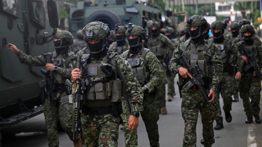 El presidente de Colombia, Gustavo Petro, cuestiona el rol de EEUU y llama a recuperar la soberanía militar y política del país. 