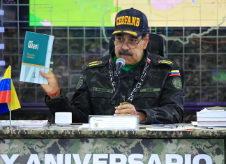 Nicolás Maduro firma decreto de conmoción exterior en defensa de la soberanía nacional El decreto de conmoción exterior solo entrará en vigor si Venezuela sufre una agresión directa.