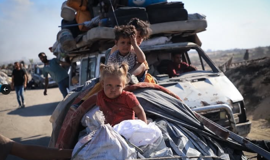 Defensa Civil de Palestina asegura que 450.000 civiles han logrado huir de Gaza 
