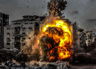 Israel bombardea el corazón de Gaza mientras palestinos huyen horrorizados Miles de civiles quedan atrapados en escombros durante los bombardeos