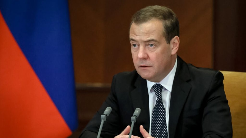 Dmitri Medvédev responde a Reino Unido por transferencia de fondos rusos a Ucrania