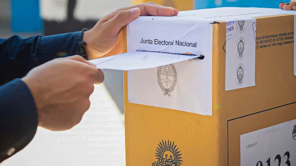 La intervención de Estados Unidos y la crisis económica condicionan la contienda electoral.