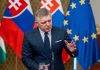 Eslovaquia se niega a financiar el gasto militar de Ucrania Primer ministro de Eslovaquia, Robert Fico afirma que su gobierno no aportará al armamento de Ucrania.