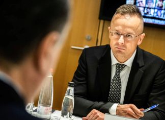 Hungría: Europa pretende evitar diálogo entre Rusia y EEUU